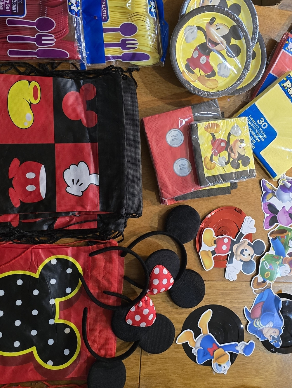 Disney Mickey Mouse Party Supplies Kit